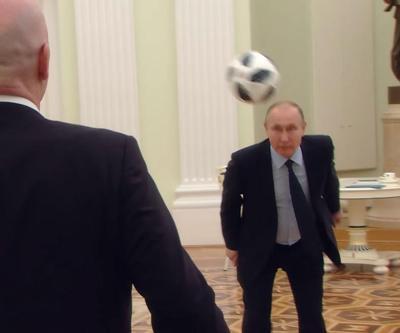 Putin Kremlinin misafir odasında top oynadı