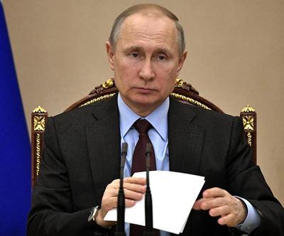 Putin kadınlar için şiir okudu