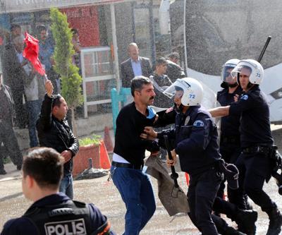 Tahliye kararını protesto eden esnafa polis müdahale etti