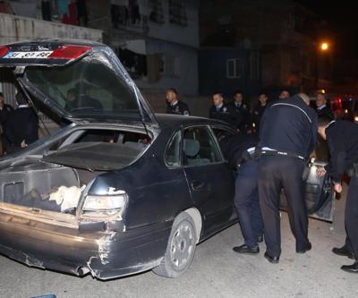 Adanada film gibi olay: Polis araçlarına çarparak kaçtı