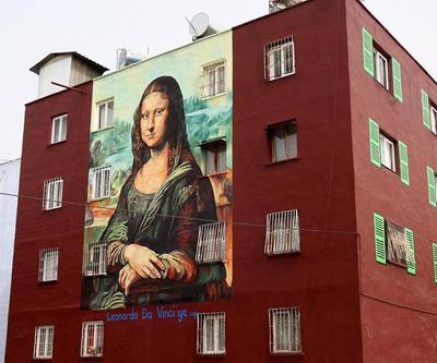 Da Vincinin Mona Lisası bina duvarında