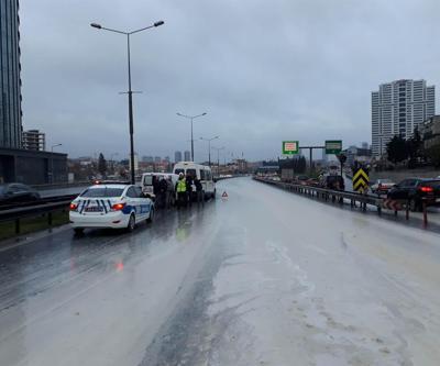 Yola dökülen çamur trafiği felç etti