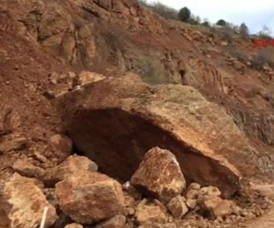 Dev kaya parçaları düştü, yollar kapandı