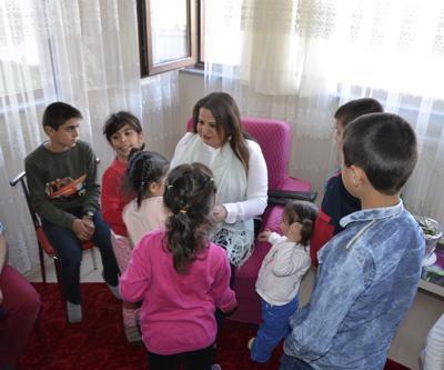 Beyza Elban, Sevgi Evlerini ziyaret etti