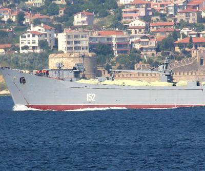 Rus çıkarma gemisi boğazdan geçti