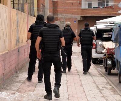 Diyarbakırda hareketli dakikalar Mahalle didik didik arandı