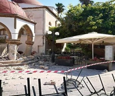 Kostaki depremde hasar gördü... O cami kaderine terk edildi