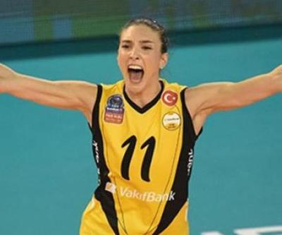 Naz Aydemir Akyoldan voleybola annelik arası