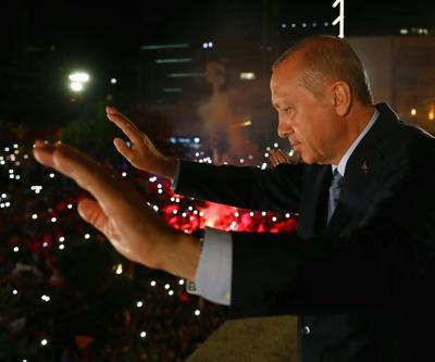 Erdoğan balkondan partilileri böyle selamladı