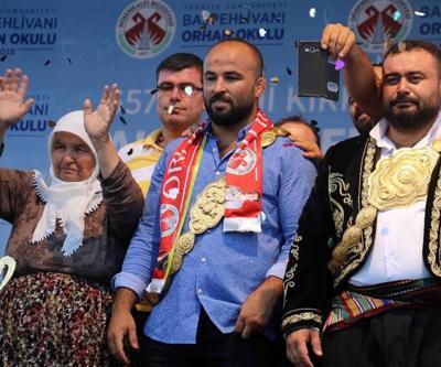 Başpehlivan Orhan Okuluya coşkulu karşılama