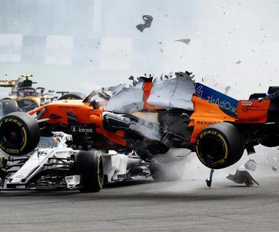 F1 Belçikada kaza: Alonso uçtu