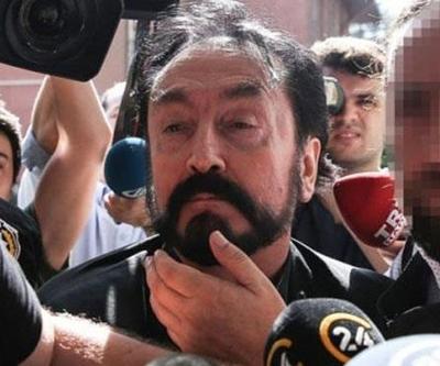 Adnan Oktarın evinden çıktı Polisler şaşkına döndü
