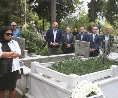 Hakan Dinçay kabri başında anıldı