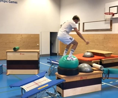 Kayakçı Andri Ragettlinin nefes kesen akrobasi şovu