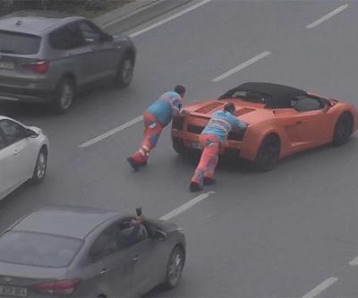Lamborghini yolda kaldı, işçiler itti