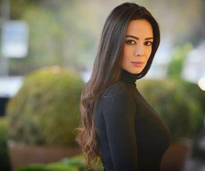 Merve Seviden ilginç bacak pozu