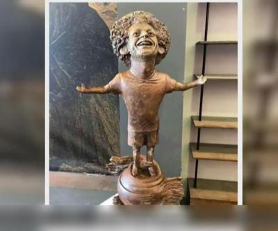 Muhammed Salahın kendisine benzemeyen heykeli