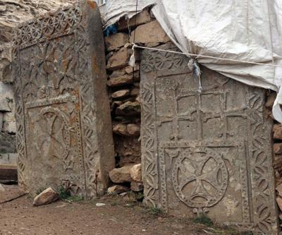 Bin 400 yıllık kilise ot ve saman deposu olarak kullanılıyor