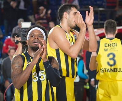 Barcelonaya sahayı dar eden Fenerbahçe liderliğe yükseldi