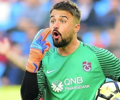 Onur Kıvrak canlı yayında futbolu bıraktığını açıkladı