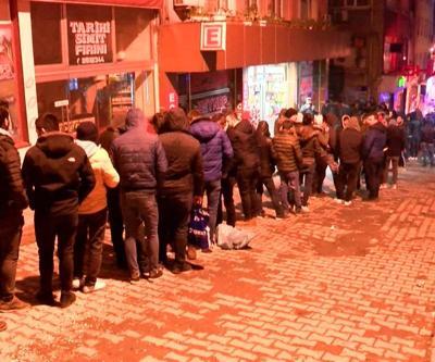 İŞ-KUR önünde uzun kuyruklar oluştu