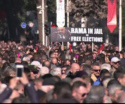Arnavutlukta gerilim sokağa yansıdı