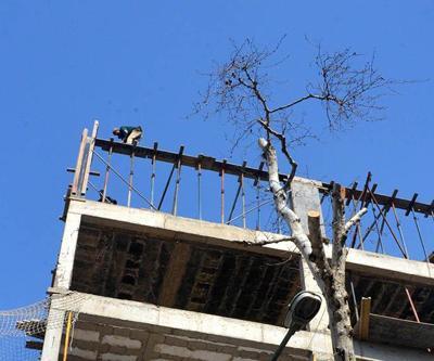 İnşaatın 5inci katında tehlikeli çalışma