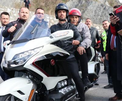 Kenan Sofuoğlu belediye başkan adayıyla motosiklete bindi
