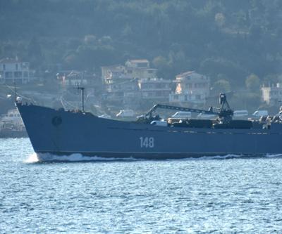Askeri araç yüklü Rus savaş gemisi, Akdenize doğru yol aldı
