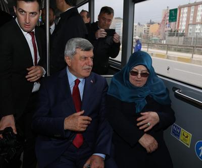 Başkanlığı devretti, evine gitmek için belediye otobüsüne bindi