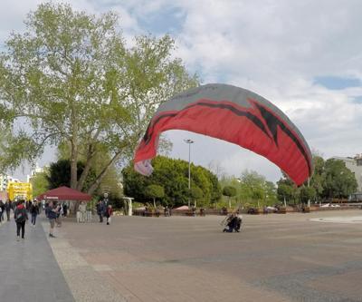 Kan vermeye paramotorla geldi