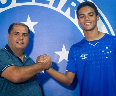 Ronaldinhonun oğlundan 5 yılık imza