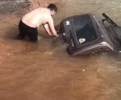 Fotoğraf çektirmek isterken offroad aracıyla suya gömüldü