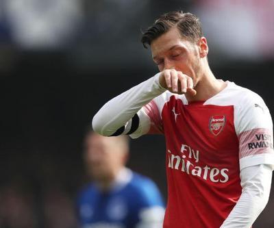 Mesut Özil Everton menajerine montunu fırlattı
