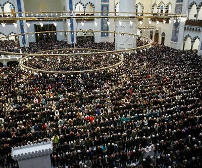 Binlerce kişi Çamlıca Camiinde buluştu