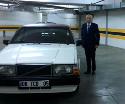 Bahçeli, klasik otomobili ile başkent caddelerini gezdi