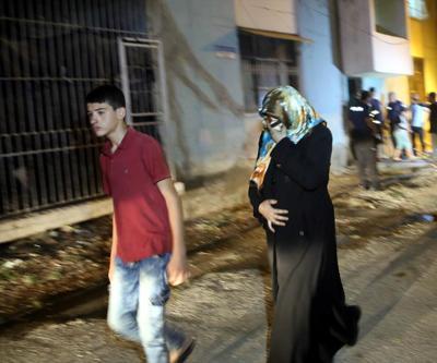 Adanada yangın Balkona sığınan anne ve çocuğu kurtarıldı