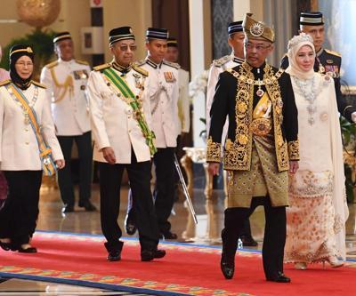 Malezya Kralı Sultan Abdullah törenle tacını giydi