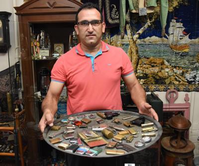 Çakmak koleksiyonunu satışa çıkardı