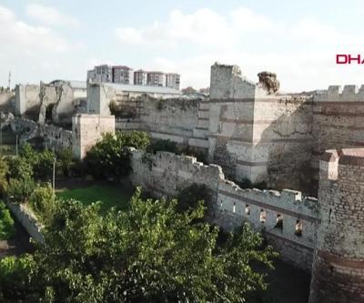 Yedikule surlarında çatlaklar oluştu