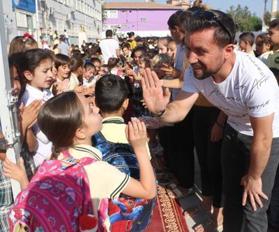 Öğrenciler kırmızı halı ile karşılandı