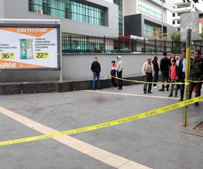 Arkadaşını bıçaklayıp, başında sigara içerek polisi bekledi