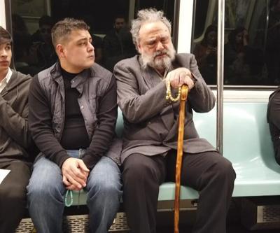 Hakan Aysevden metroda operalı sosyal deney