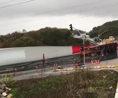 Türbin kanadını taşıyan TIR devrildi