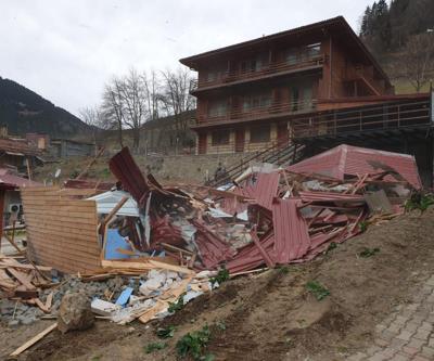 Uzungölde 65 kaçak binadan 14ünün yıkımı tamamlandı