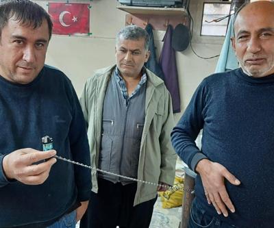 Kaybetmekten bıktı, çakmağını asma kilitle pantolonuna zincirledi
