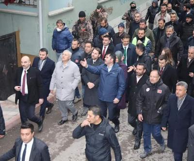 Bakan Albayrak ve Bakan Kurum, deprem bölgesinde incelemede bulundu