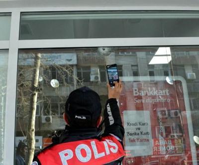 Banka şubesi kurşunlandı