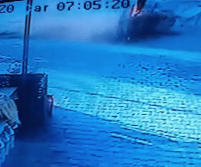 Yol kenarındaki öğrencilere araba çarptı