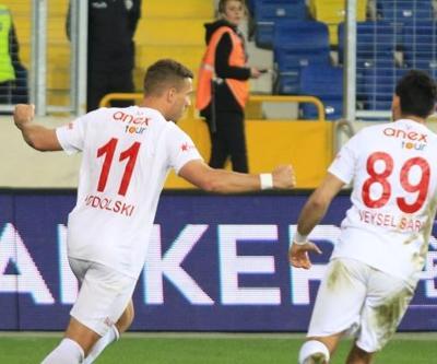 Lukas Podolski puanı getirdi